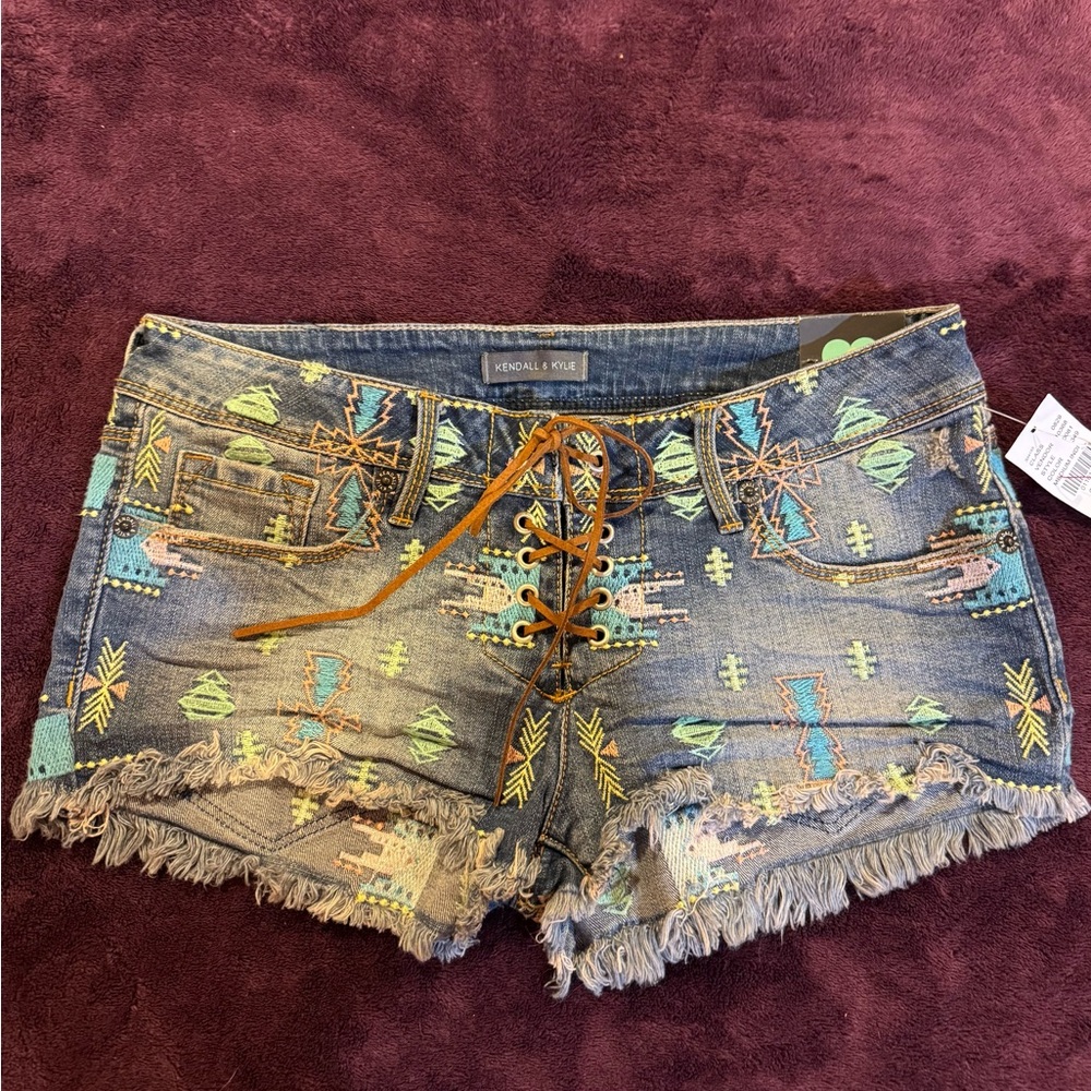 NWT Kendall & Kylie Embroidered Jean Shorts Distressed Artistic Design